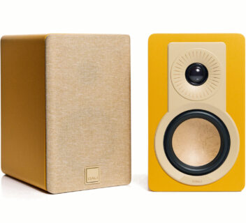 Dali Kupid Golden Yellow La Paire enceinte compacte 2 voies, design danois